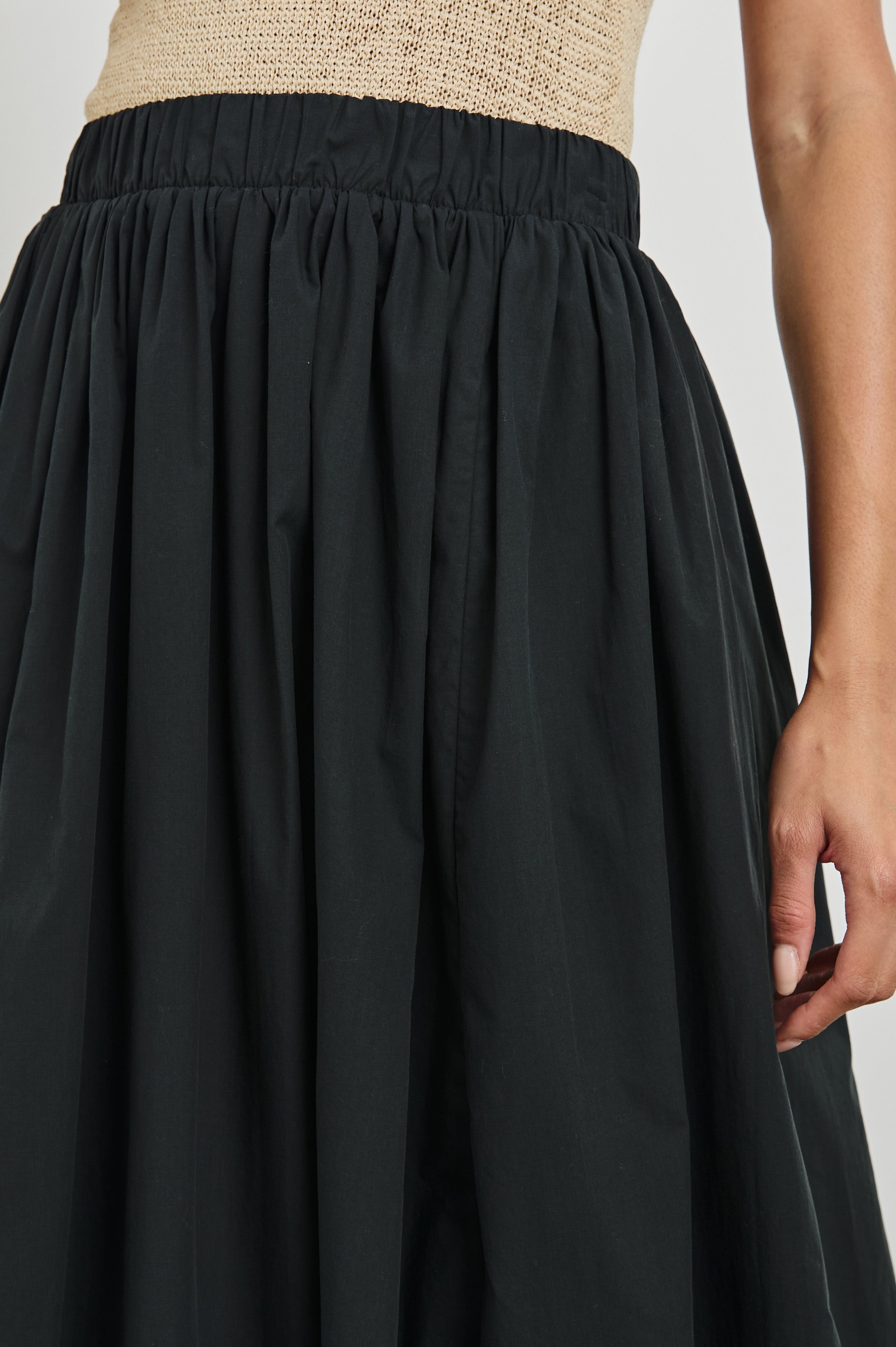 CALA SKIRT - BLACK